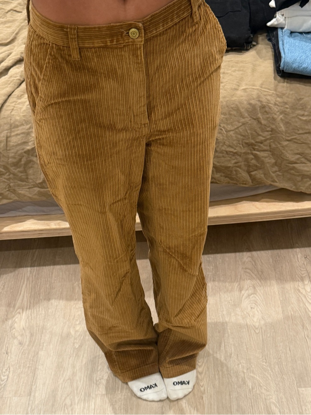 TNA Aritzia Camel Corduroy Straight Leg Pants Size 4